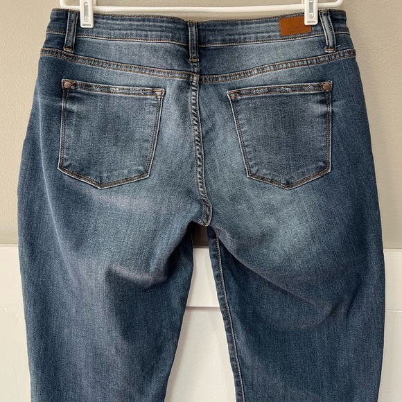 Judy Blue Boyfriend Fit Medium Wash Distressed Jean - Picture 6 of 7